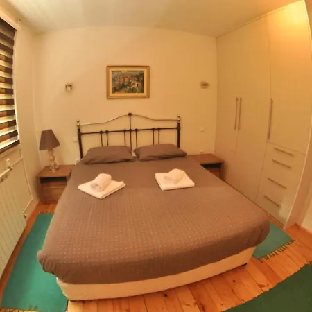 New Bright Modern Apt Close To City Center *
