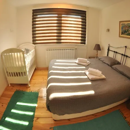 New Bright Modern Apt Close To City Center *