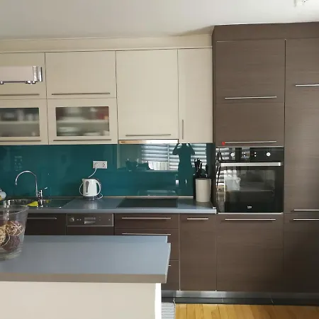 New Bright Modern Apt Close To City Center *